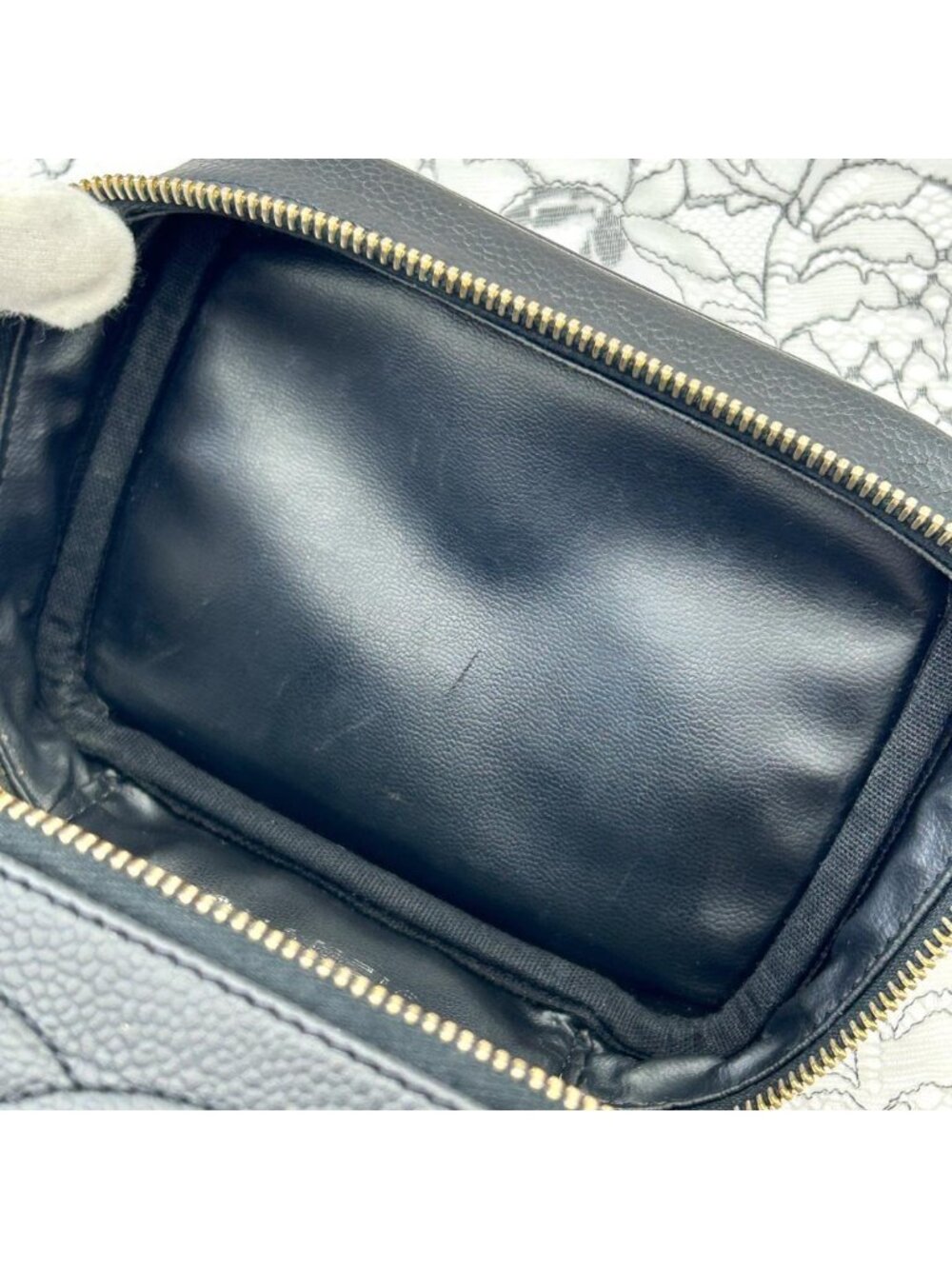 Chanel Vanity Bag Caviar Leather - Picture 8 of 11